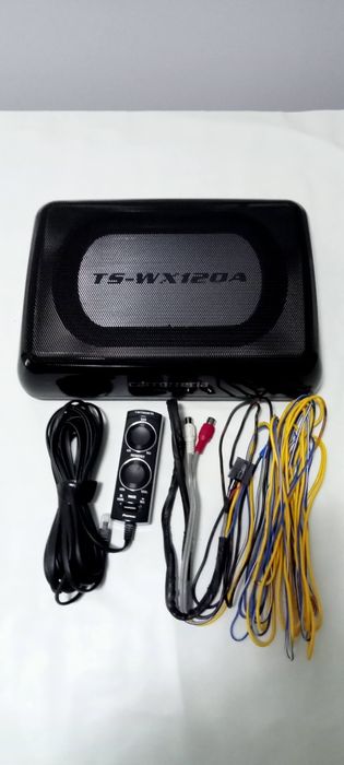 Subwoofere amplificate auto Kenwood  și Pioneer