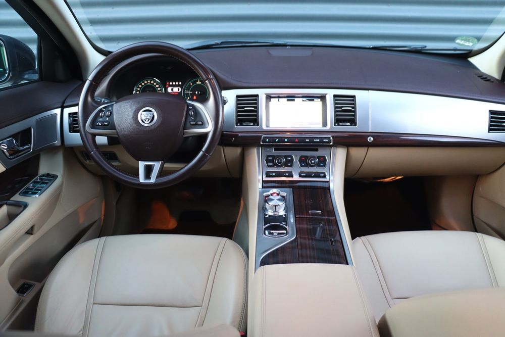 Jaguar XF / 2012 / Facelift / Rate / Garantie