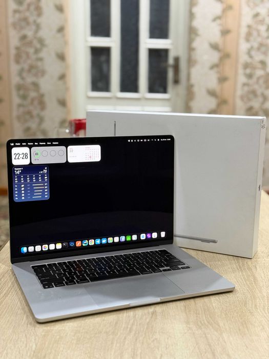 MacBook Air 15″ M4 • 24/512GB • batareya 100%/21 • FULL IDEAL