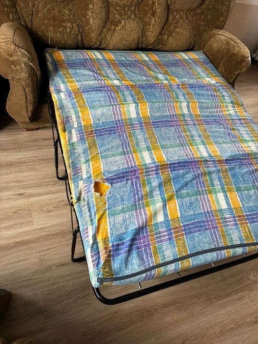 Продам диван и 2 кресла очень б/у