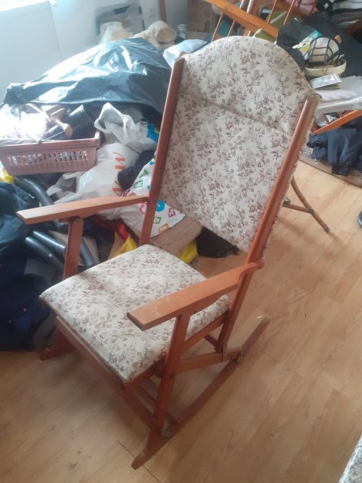 Vând Balansoar lemn, tapițat, impecabil