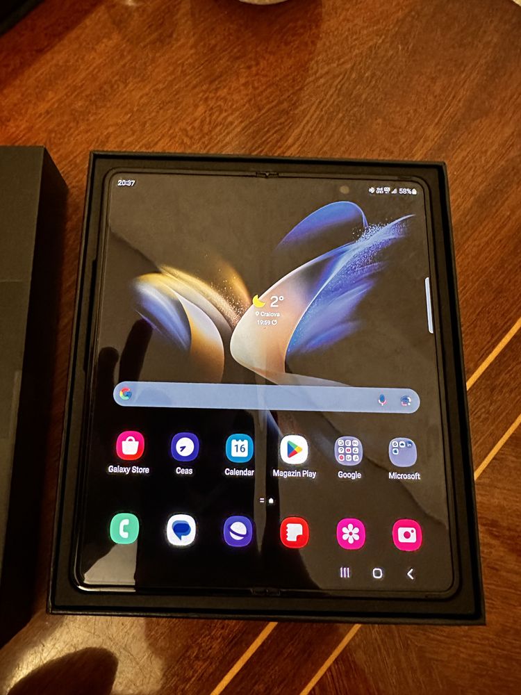 Samsung z fold 4 tot pachetul aproape nou