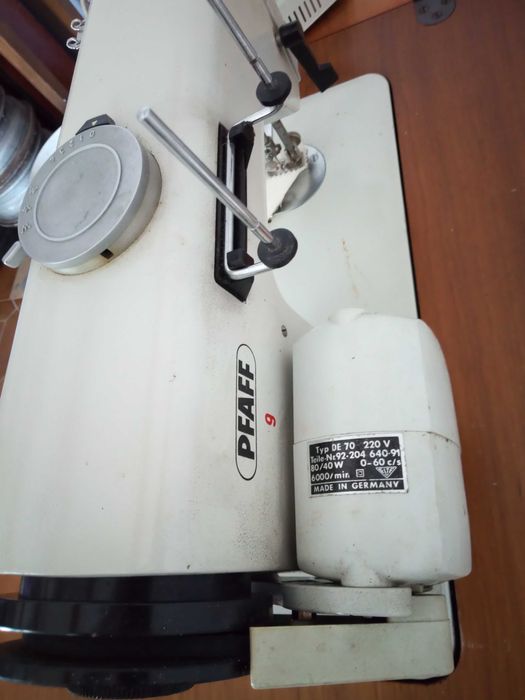 Masina de cusut PFAFF 9 made in Germany .