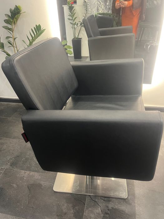 Фризьорски стол и огледало с лед осветление