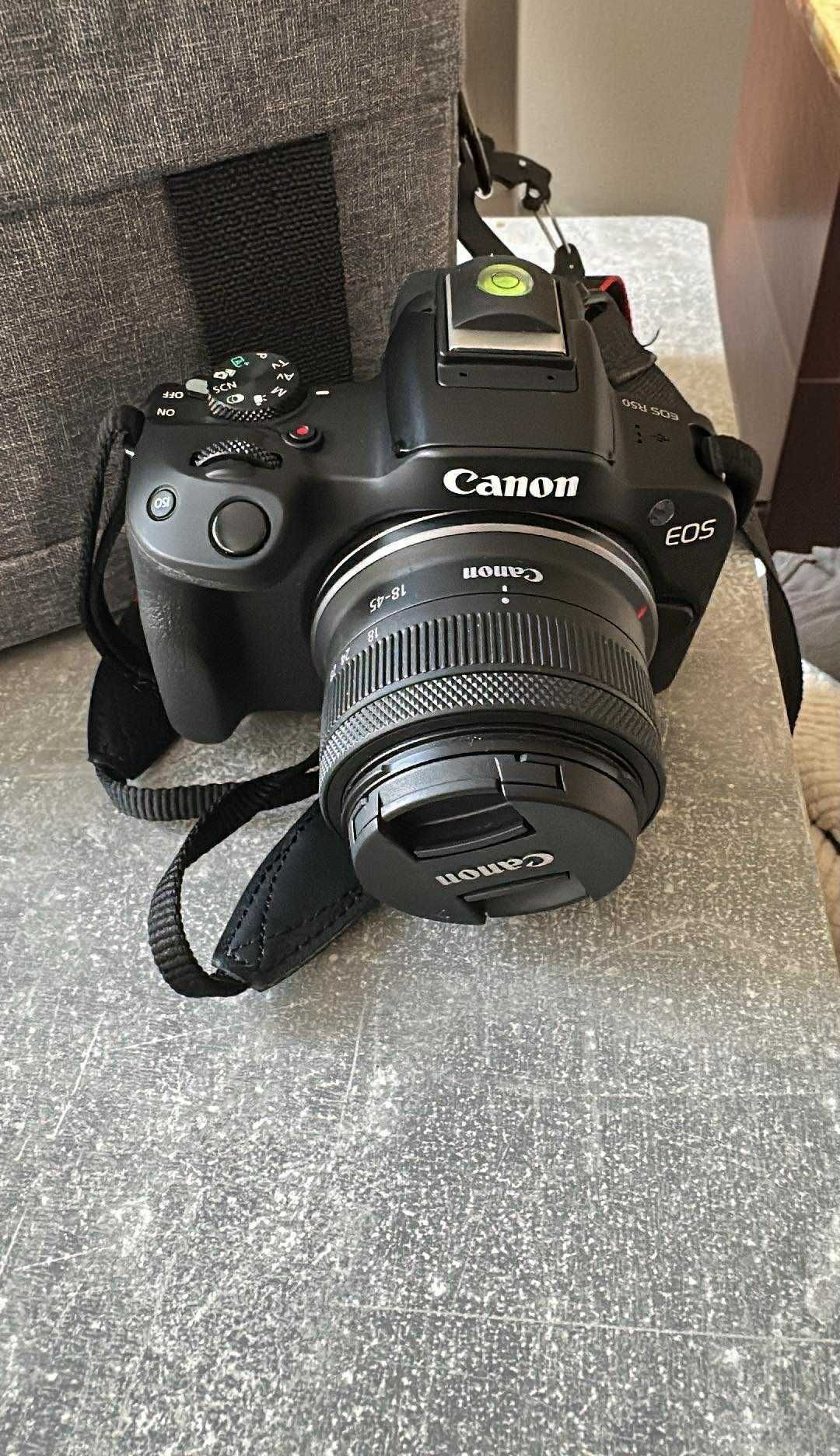 Фотоапарат Canon R50 mirrorless + статив hama
