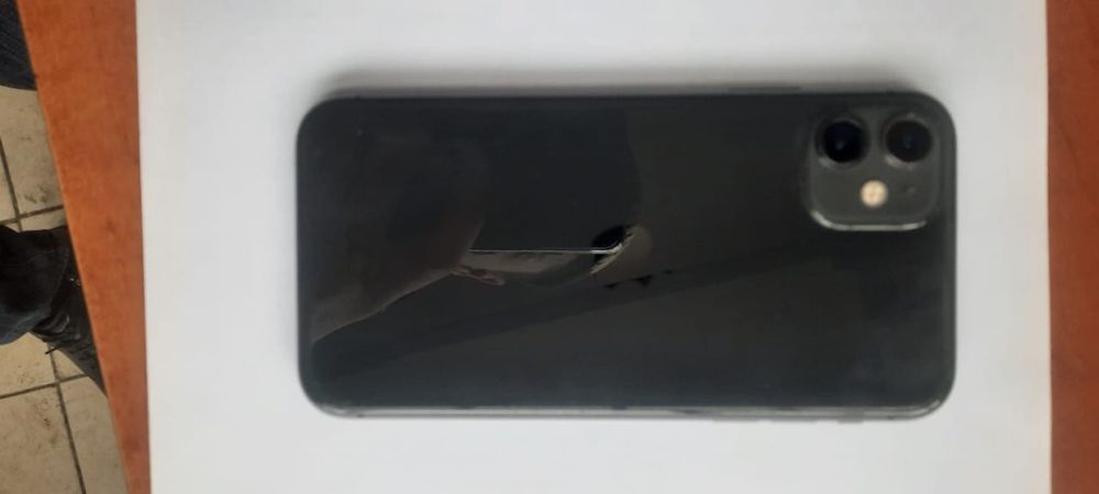 Продам Айфон 11-й