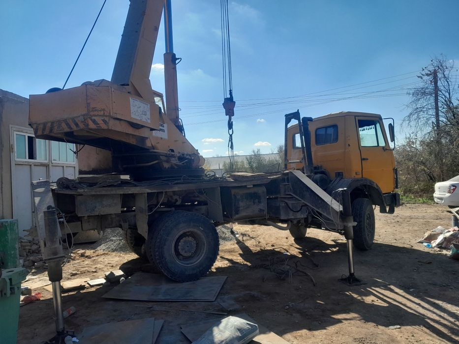 Avtokran 14 tonnalik