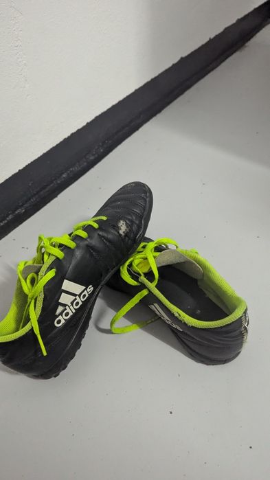 Ghete de fotbal sintetic