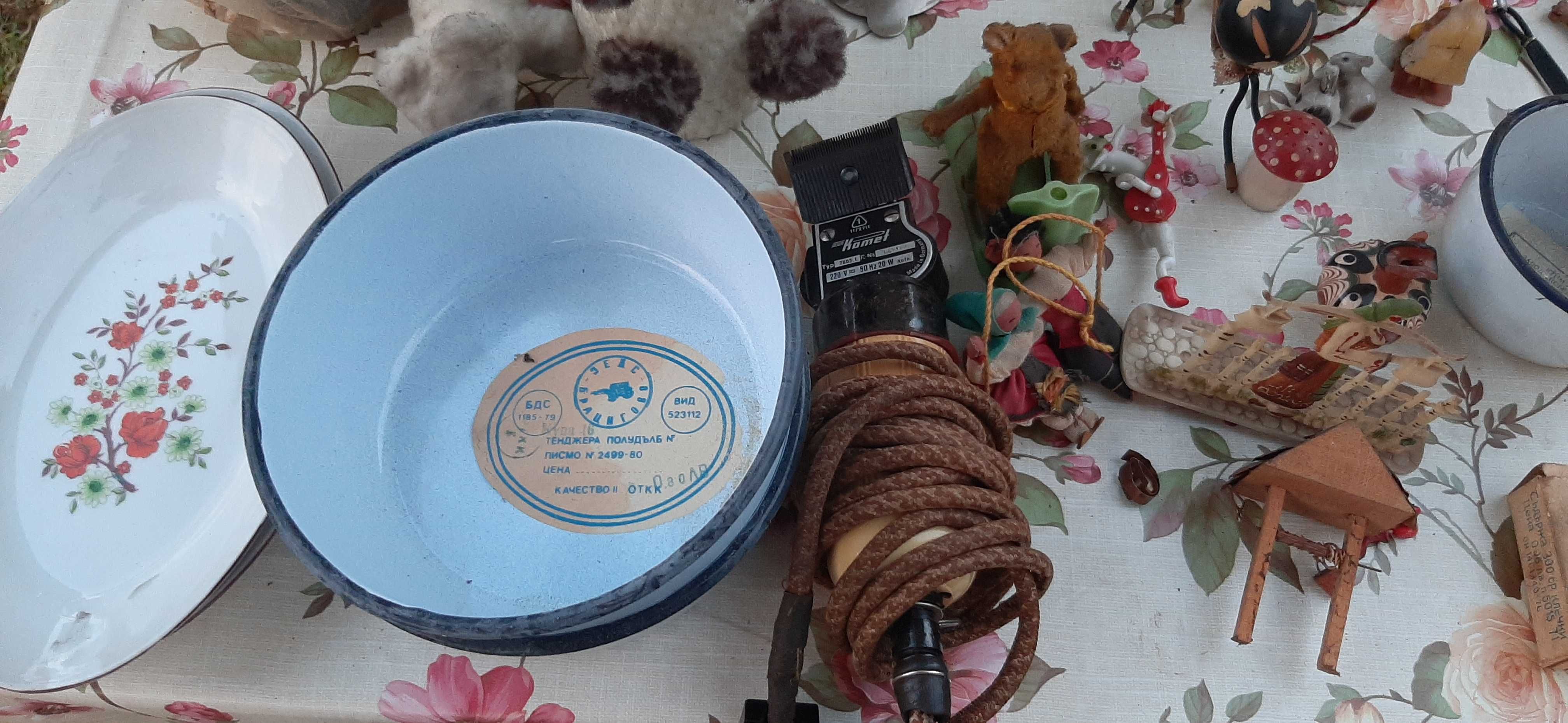 Продавам старини вещи на куп