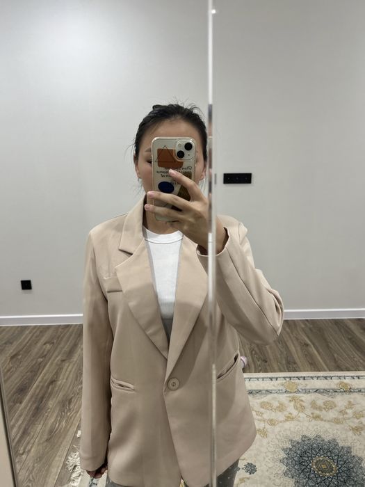 Бежевый пиджак оверсайз