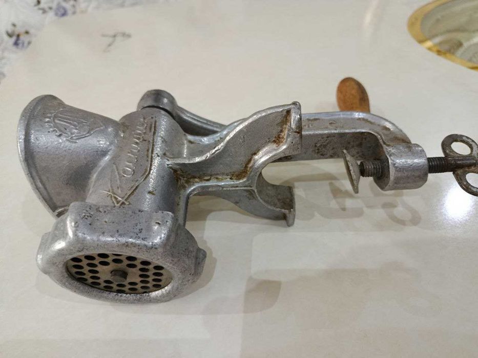 Мясорубка советская. Рабочая.