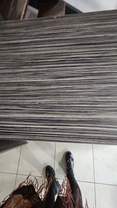 Mobilă din pal maro