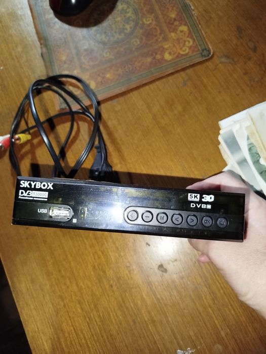 Тюнер SKYBOX , рабочий 
Российская технология
В отличном состоянии
Раб
