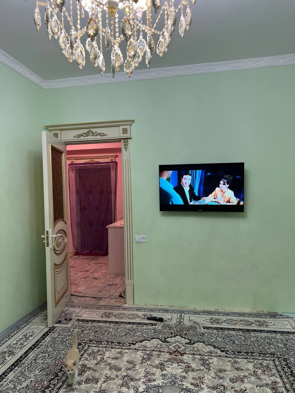 Ижорага берилади 
2 хона 1 кават 
Ор: 7  микр  
Нархи: 200 $  кв  
Тел