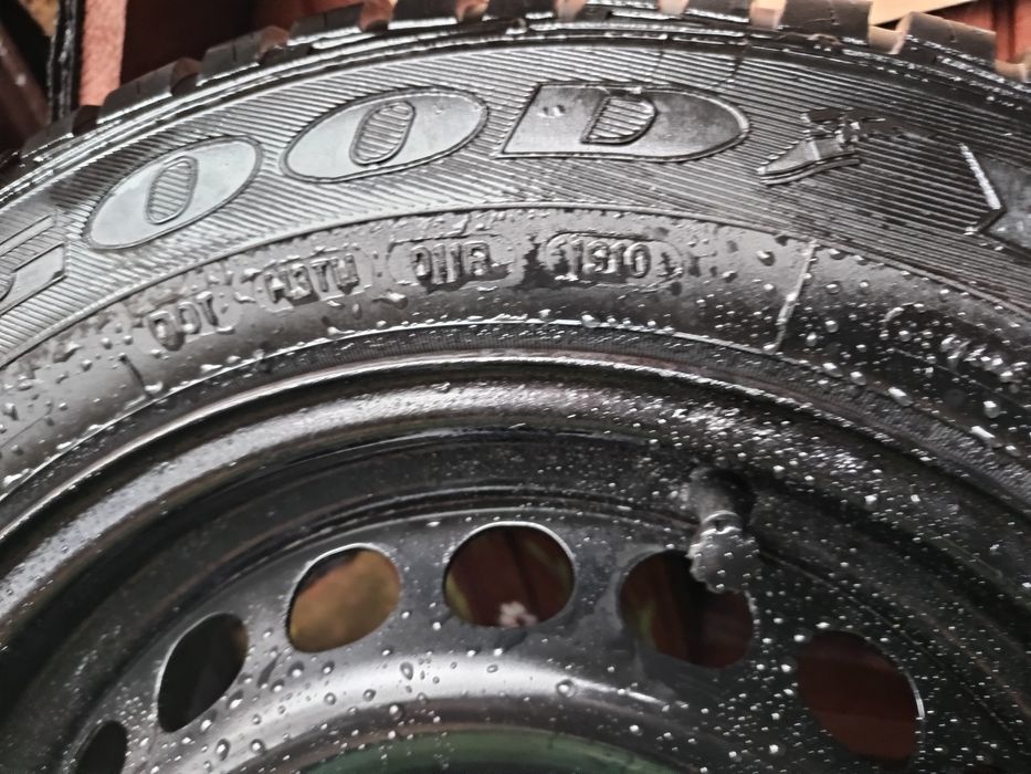 Vând cauciucuri iarna cu jante pentru BMW