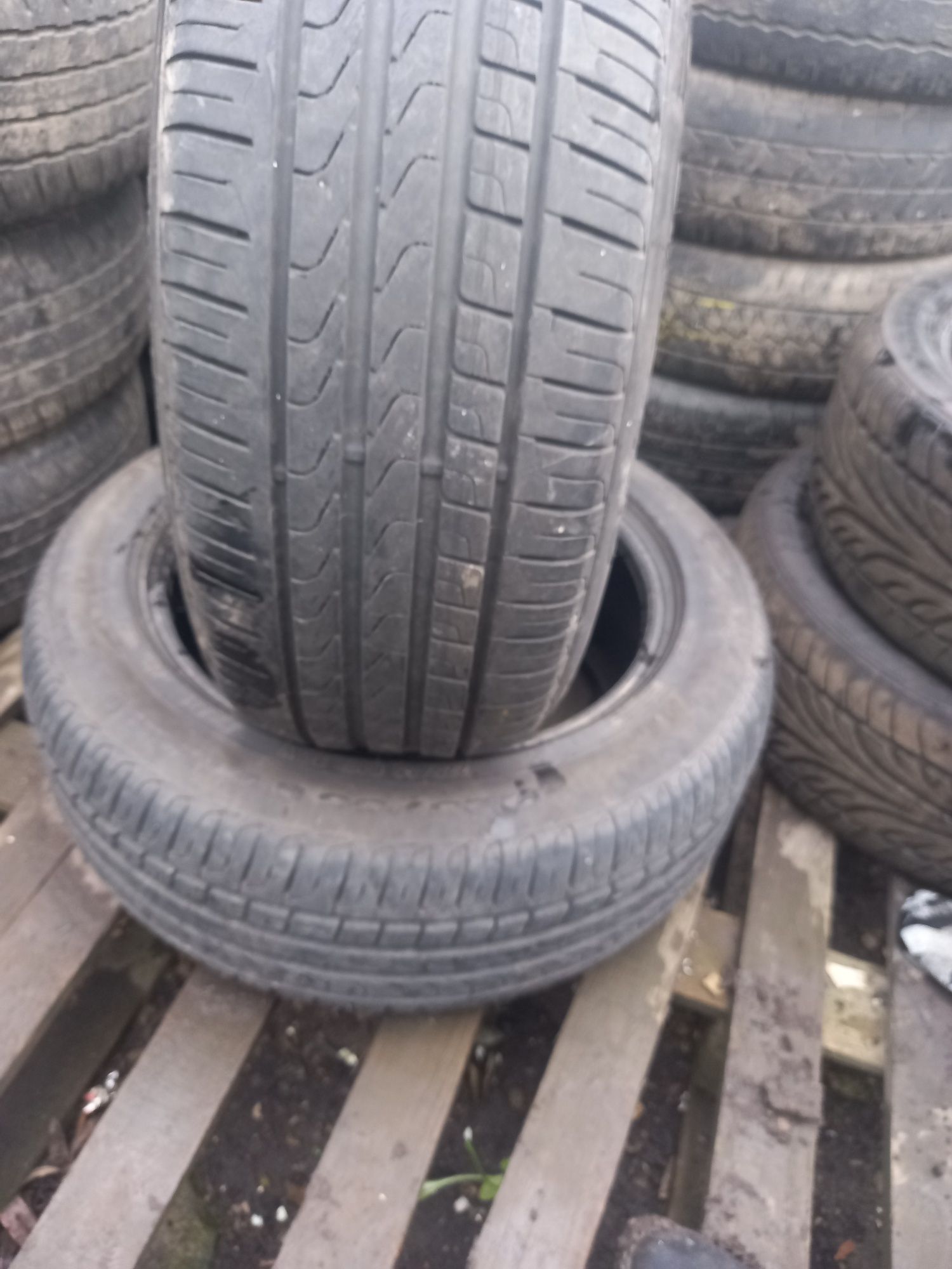 Vand 2 anvelope 225 55 17 pireli de vara bune