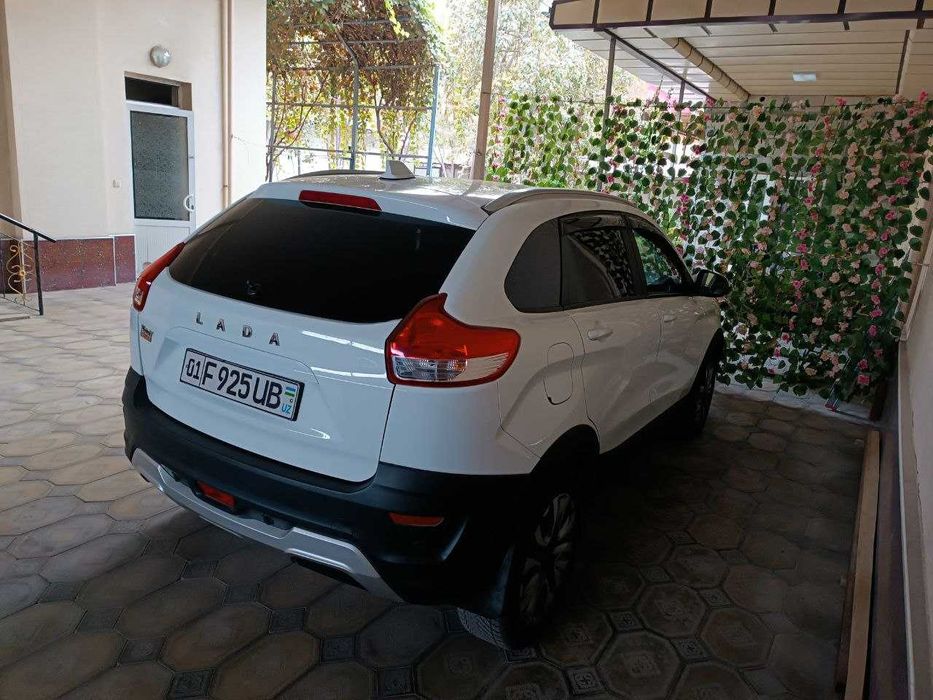 LADA XRAY Cross 1.8 (2019) — Фулл комплектация, газ, не битая, идеал