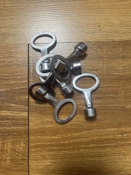 Cheie pentru cutie gaz 10 lei bucata