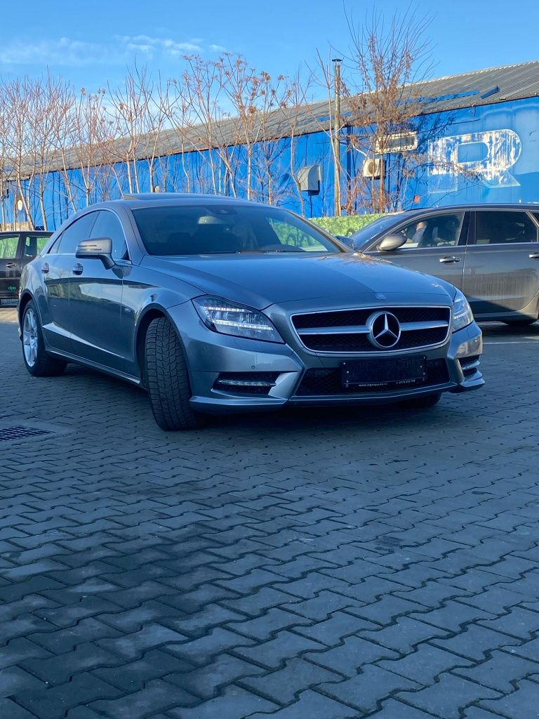 Vând Mercedes Benz CLS