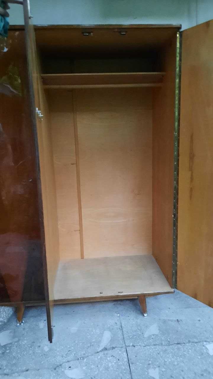 Продаю шифоньер б/у