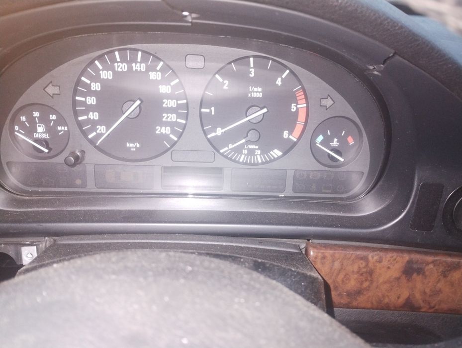 Километраж от bmw x5,e39 facelift дизел