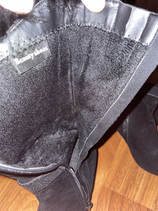 Cizme inalte din piele intoarsa