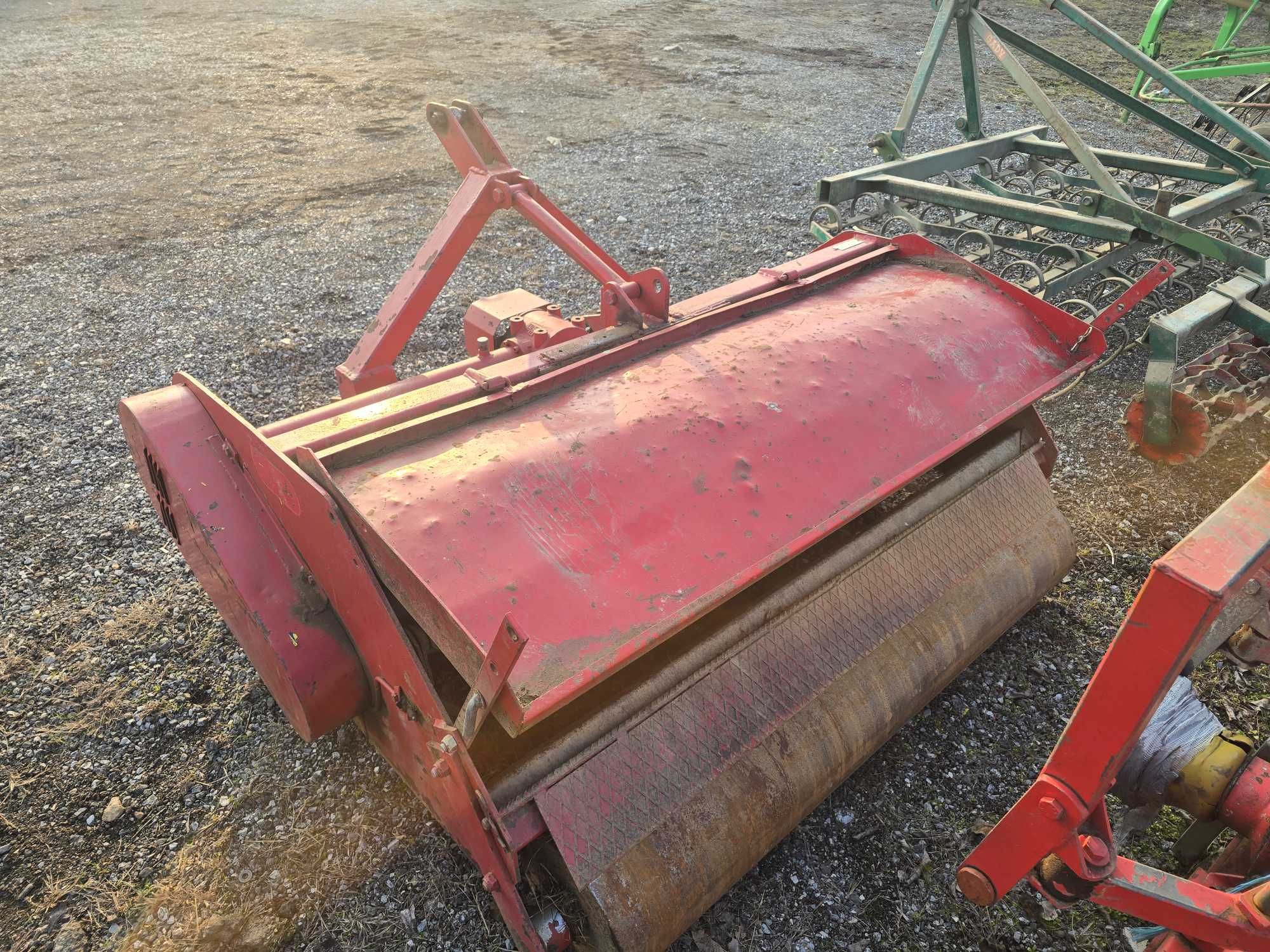 Tocătoare resturi vegetale in tiranti la tractor de 160 cm cu tăvălug