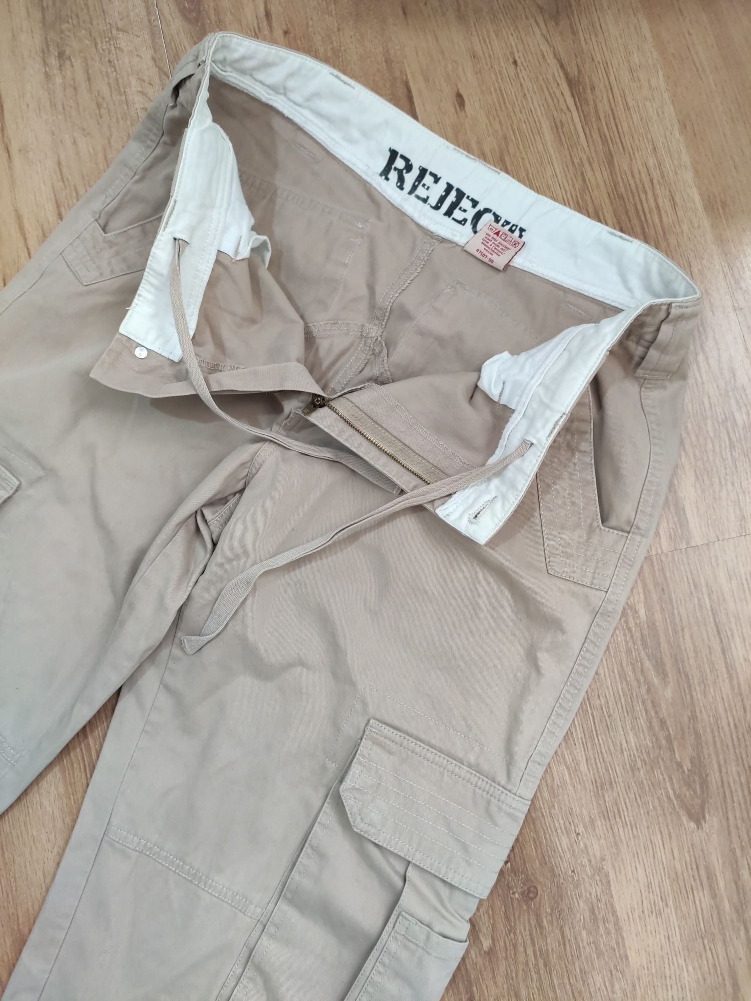 Pantaloni Army cargo mărimea L persoană mai înaltă