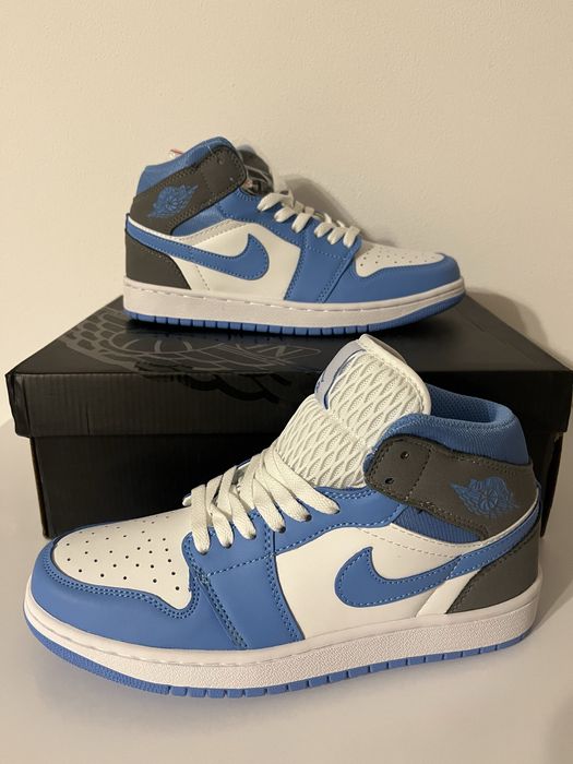 Air Jordan 1 Mid SE "University Blue / Grey