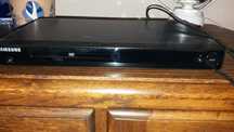 Почти нов DVD Player Samsung с кабели и дискове