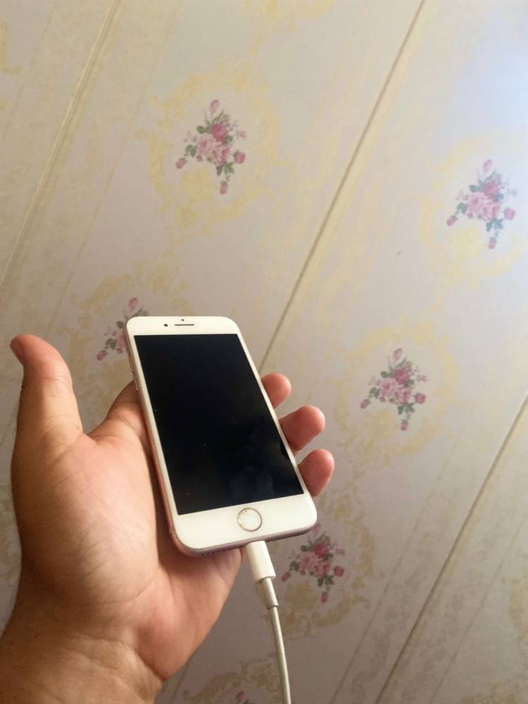 iphone 8 xotira 256gb aybi orqa kreshka