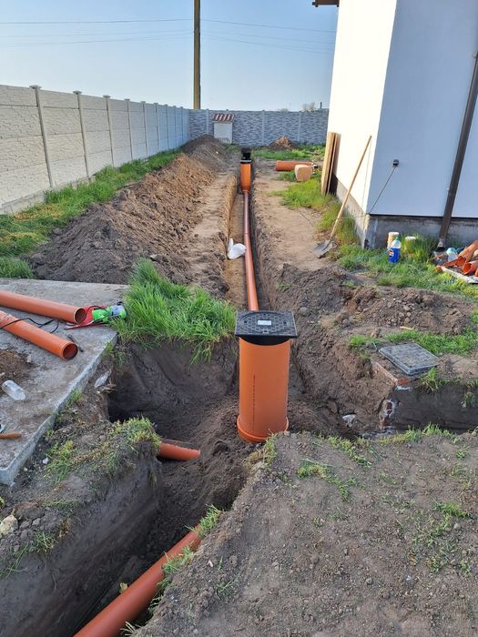 Inchiriez mini excavator 2,5t cu deservent, jud Arges