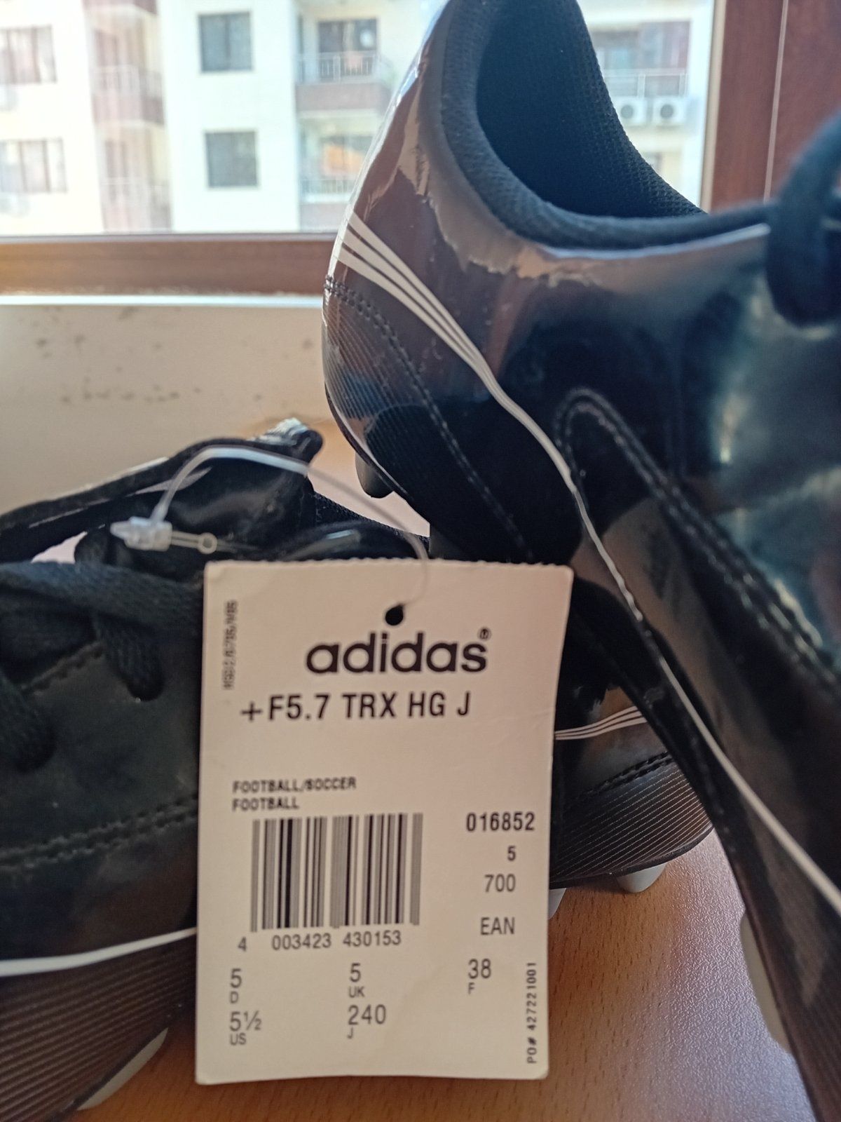 Нови бутонки Adidas, номер 38 за 55 лв.