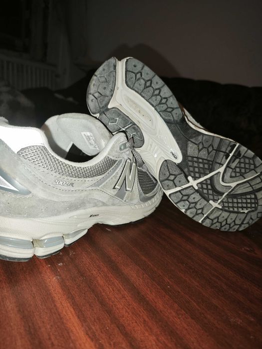 New Balance 2002R Gray/Cream