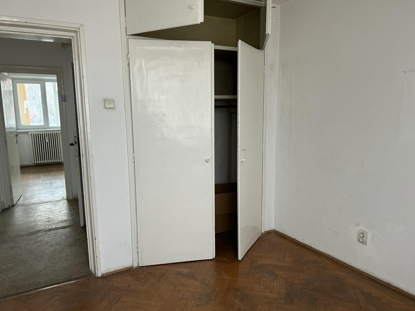 vand apartament 3 camere