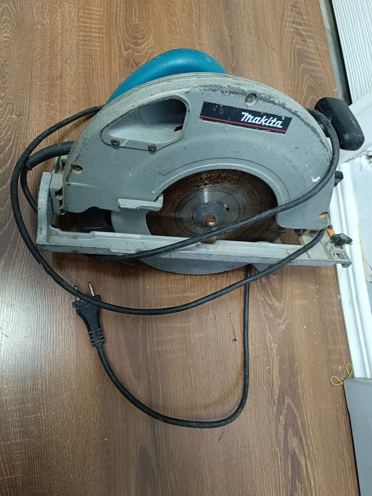 Circular Makita 5903R