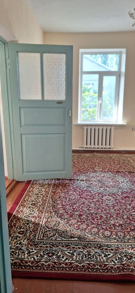 Уй сотилади 8 хона