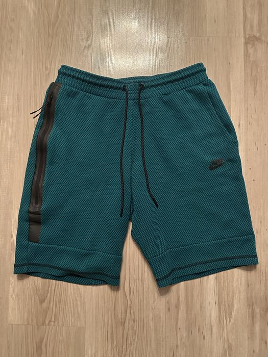 Къси гащи от Nike tech fleece размер М