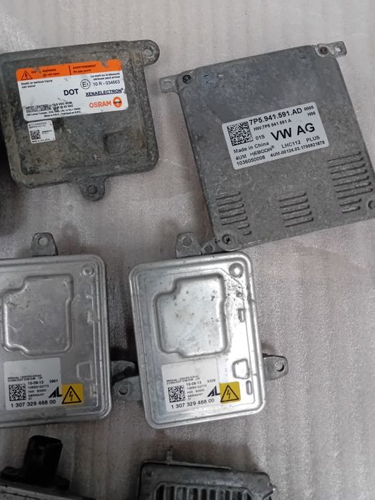 Calculatoare xenon diferite mărci de mașini.