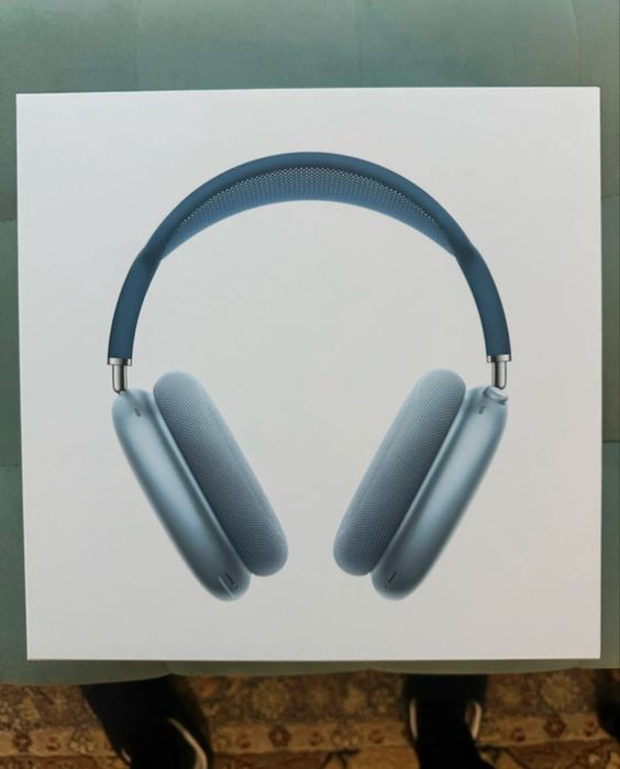 AirPods max sky blue