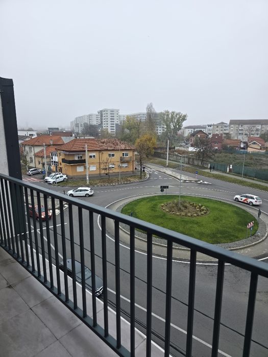 Închiriez apartament 3 Camere +2 Băi zona Ioșia