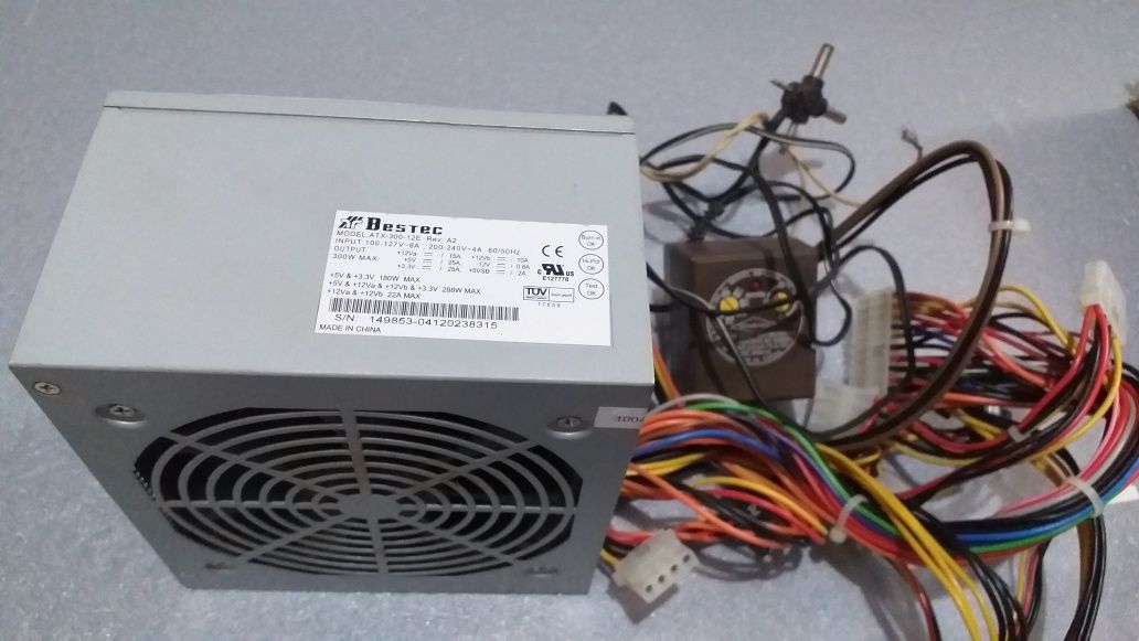 UPS Power supply - комплект от 4 броя + 3 DVD + 1 HD