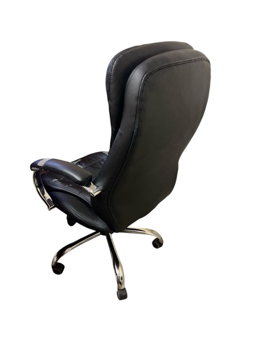 Офис стол с козметични забележки