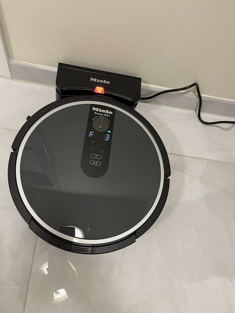 Робот Miele Scout RX1