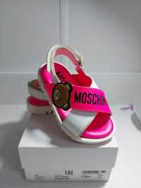 Vând sandale Moschino