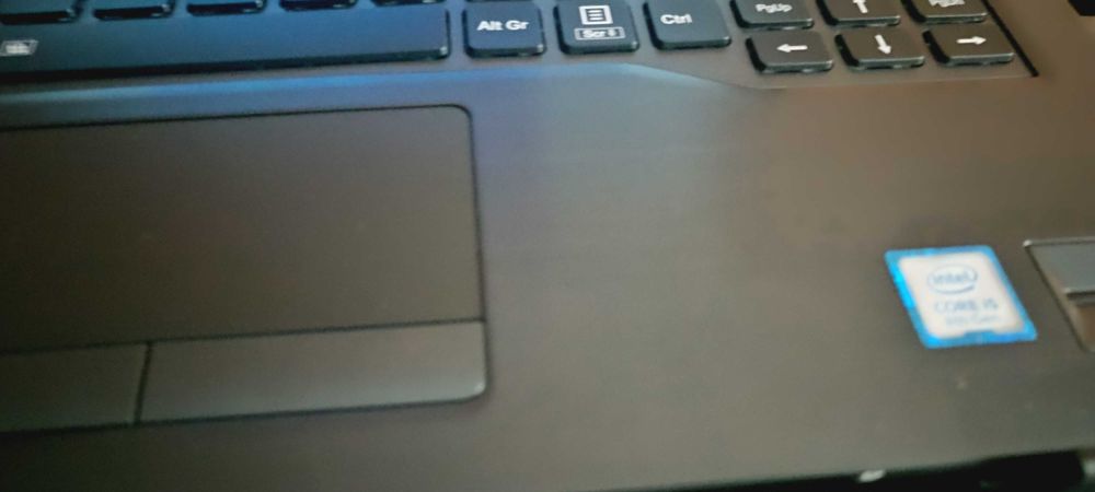 Продавам лаптоп Фуджицу U 748