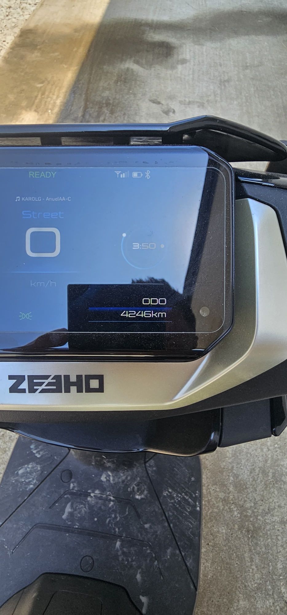 Scuter electric CF Moto Zeeho AE8S+ '24

CFMOTO ZEEHO AE8S+ '24