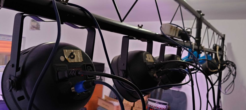 Vand schela lumini cu 6 par led cu DMX 512