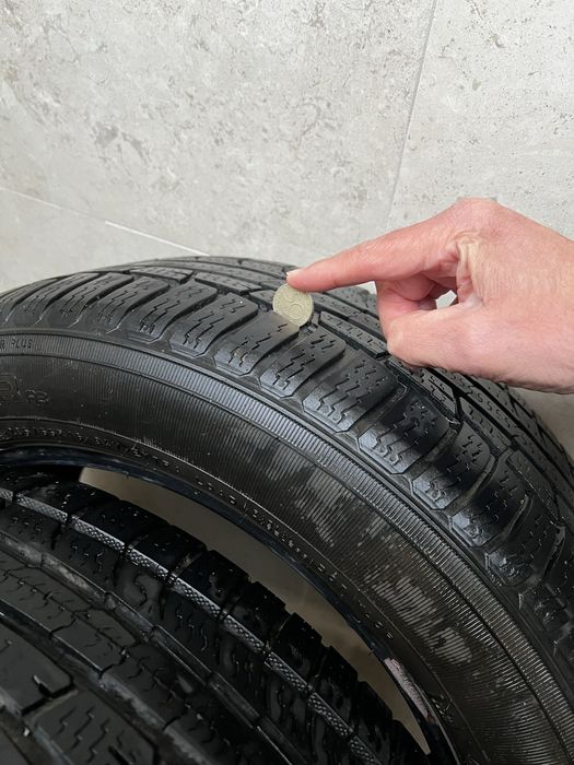 гуми зимни Nokian 4 броя 120 лв. 205/55/16