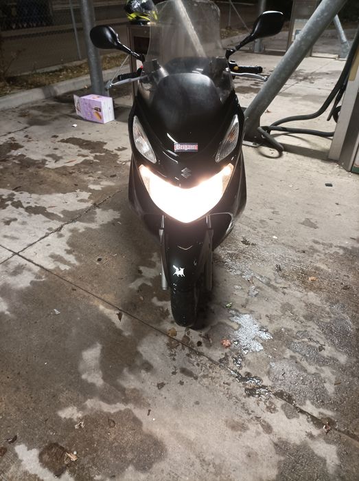 Suzuki Burgman .